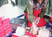 Pesanan 55 Kotak, Awal Kesuksesan ZChicken BAZNAS Bagi Ibu Samsiar di Ramadan