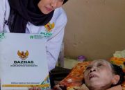 BAZNAS Sidoarjo Salurkan Bantuan Biaya Pengobatan untuk Ibu Sriah di Wonoayu