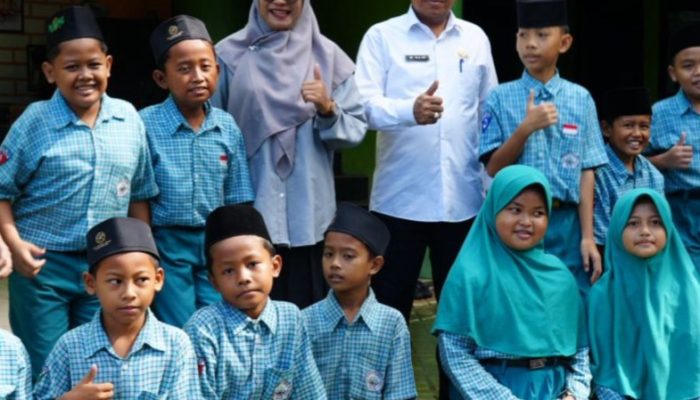 Senyum di Gedangan: BAZNAS Sidoarjo Salurkan Bantuan bagi Siswa MI Terpadu Nurul Iman