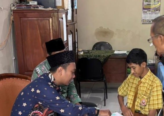 BAZNAS Sidoarjo Salurkan Bantuan Pendidikan untuk Siswa SMP PGRI 9