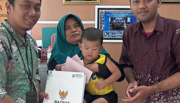 Menyambung Harapan: Ikhtiar BAZNAS Sidoarjo Selamatkan Penglihatan Balita di Kedungrejo Waru
