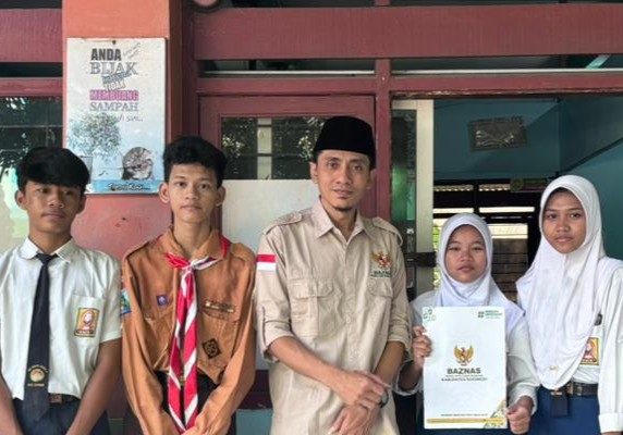 Senyum Pendidikan di Taman: Saat Zakat Merajut Masa Depan Siswa Wonocolo dan Dharmawanita