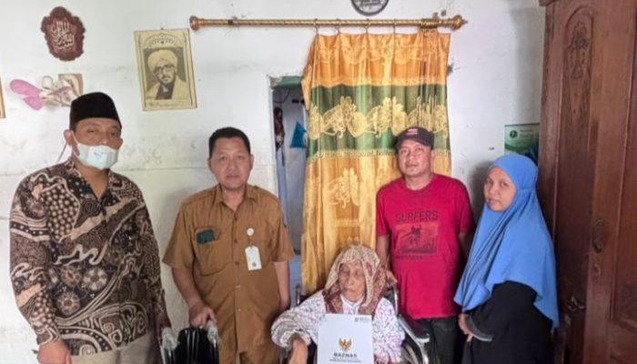 Gerak Cepat BAZNAS Sidoarjo: Menghadirkan Kemandirian melalui Kursi Roda untuk Ibu Afifah