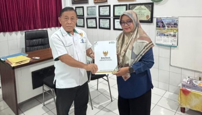 Mengetuk Pintu Masa Depan: BAZNAS Sidoarjo Salurkan Bantuan Pendidikan untuk Siswa SMA Islam