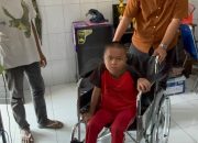 Kursi Roda untuk Azril: Menggendong Asa ke Sekolah