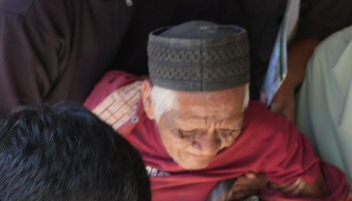 Jejak Kasih di Kedungpeluk: BAZNAS Sidoarjo Hadirkan Harapan Lewat Kursi Roda untuk Bapak Sutikno