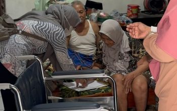 Menghapus Batas Keterbatasan: Asa Baru Ibu Mariyam Melalui Kursi Roda Kemanusiaan