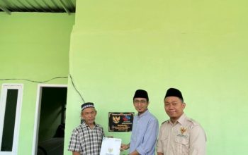 Menjemput Senyum di Balik Atap yang Lapuk: Sinergi Zakat Menguatkan Indonesia untuk Bapak Handoko