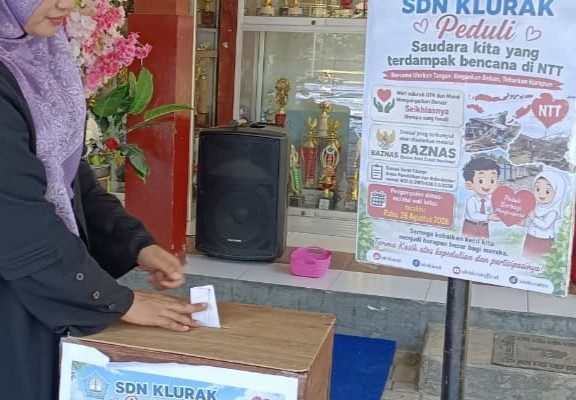 Meneladani Akhlak Nabi, SDN Klurak Gelar Solidaritas untuk Penyintas Gempa NTT