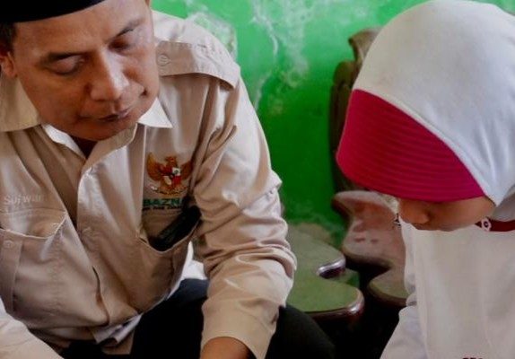 Mencerdaskan Anak Bangsa in This Economy: Rajutan Asa dan Senyum Lebar di Ruang Kelas Trosobo